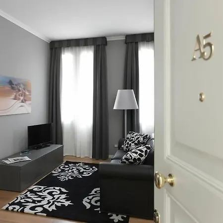 Palace 4*