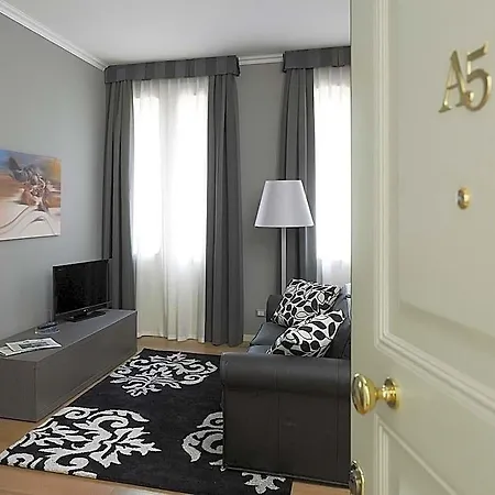 Palace Aparthotel 4*